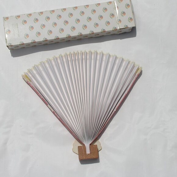 Decorative Fan Pink with white flowers - Picture 2 of 2